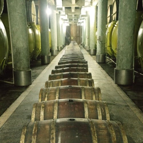 Craft Whiskey and Local Communities: The Socioeconomic Impact of Small-Scale Distilleries